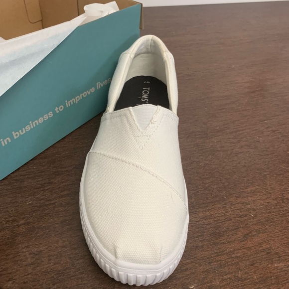 New Toms - Picture 2 of 6